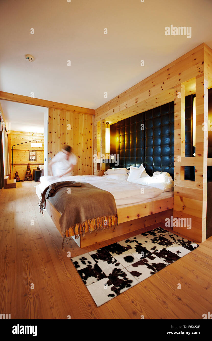 Ammoniten-Suite im Lagacio Hotel Mountain Residence, S. Cassiano, Alta Badia, Italien Stockfoto