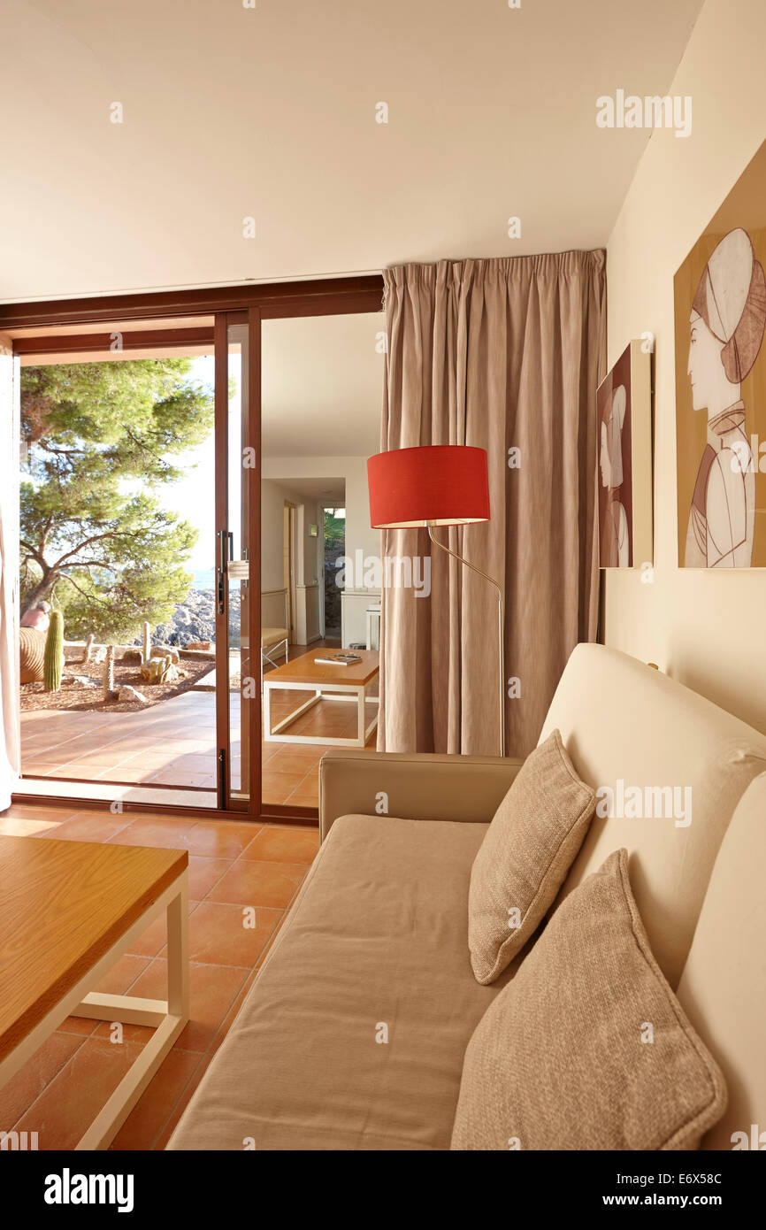 Wohnzimmer in einer der Villen Deluxe, Punta Negra H10 Hotels in der Nähe von Portals Nous, westlich von Palma, Mallorca, Balearen, Sp Stockfoto