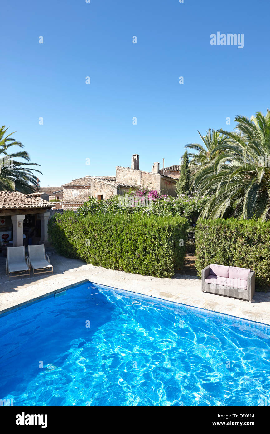 Pool im Garten der Finca Raims, umgebauten Weingut und Landhotel, Algaida, Mallorca, Balearen, Spanien Stockfoto