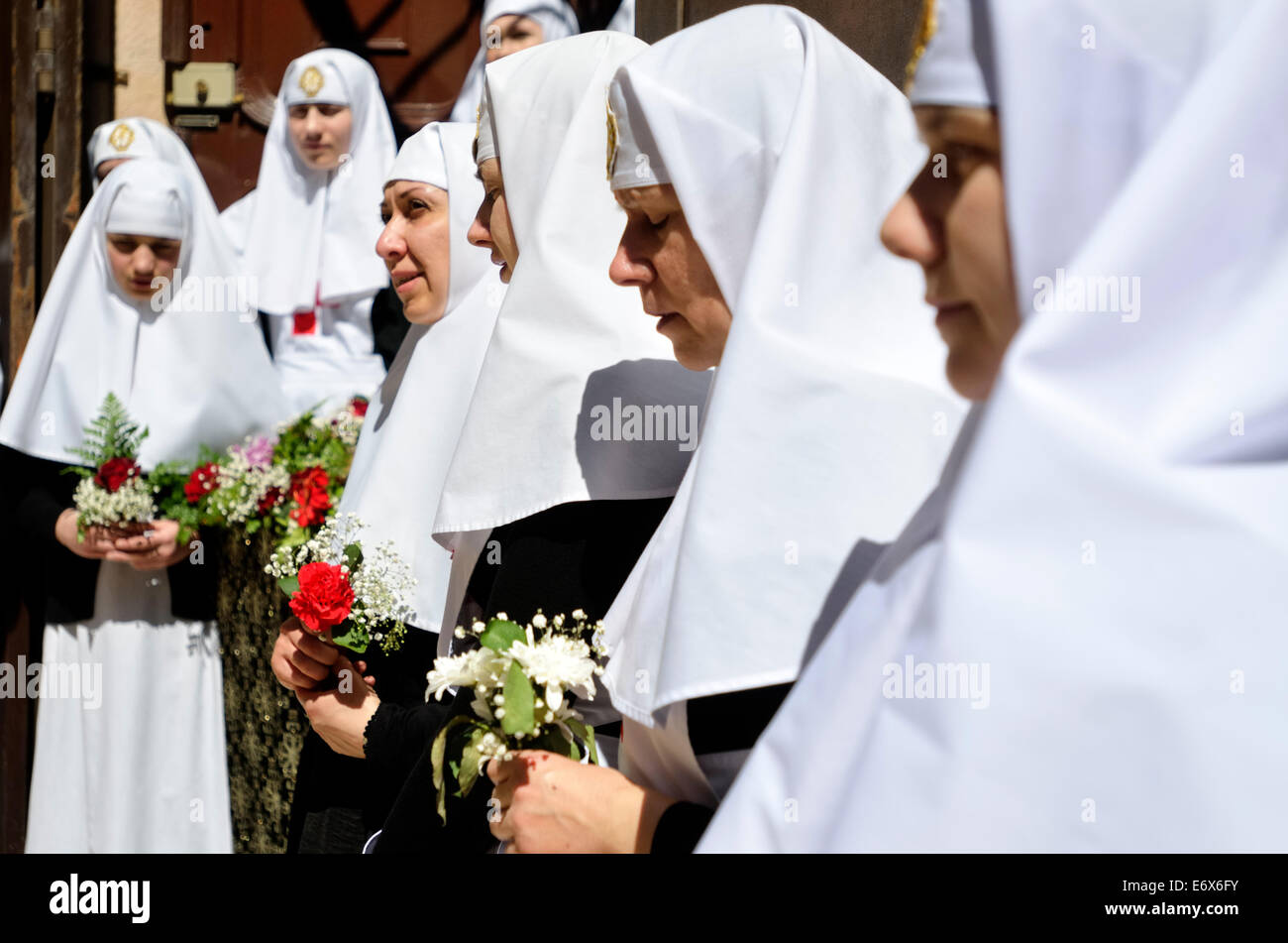 Nonne mit blumen Fotos und Bildmaterial in hoher Auflösung Alamy