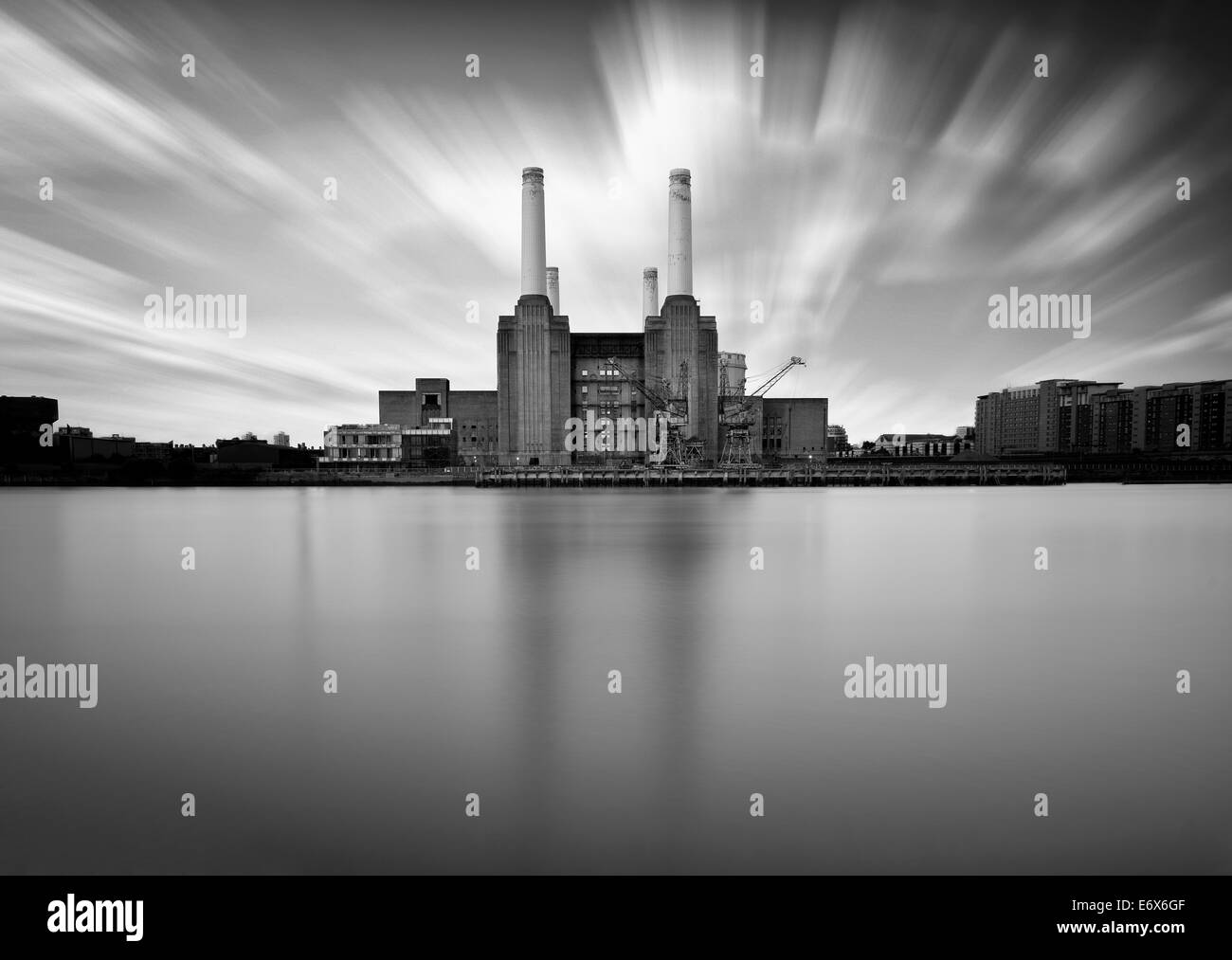 Battersea Power Station, Langzeitbelichtung. Credit: LEE RAMSDEN/ALAMY Stockfoto