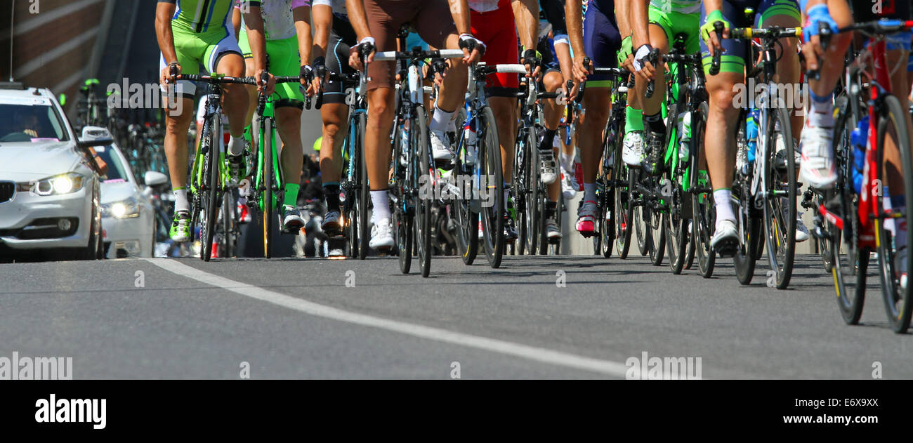 Radfahrer mit Müdigkeit während der internationalen Rennen Stockfoto