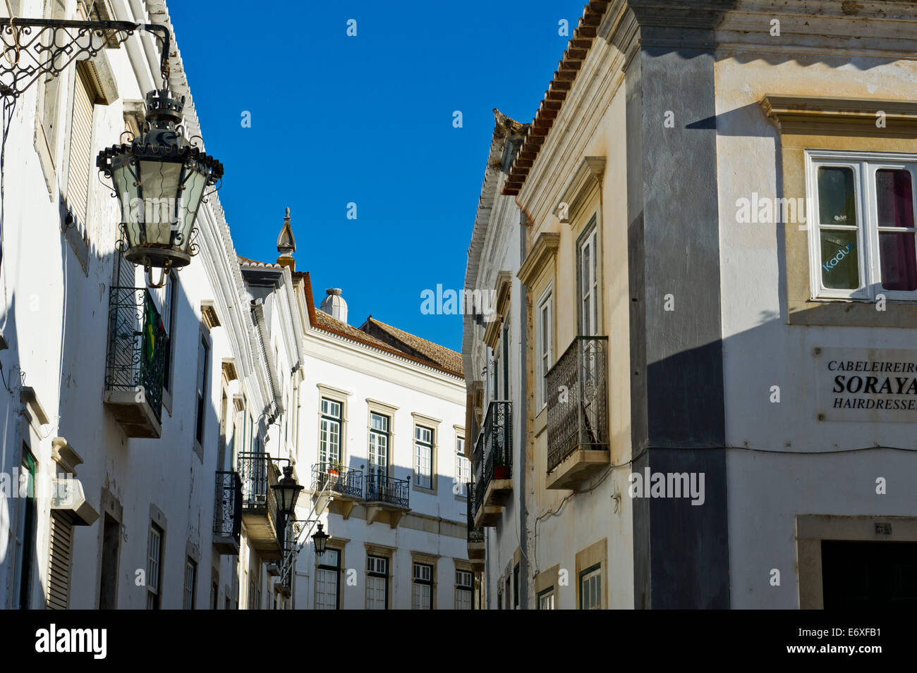 Gebäude in der Altstadt am Faro Algarve Portugal. Stockfoto