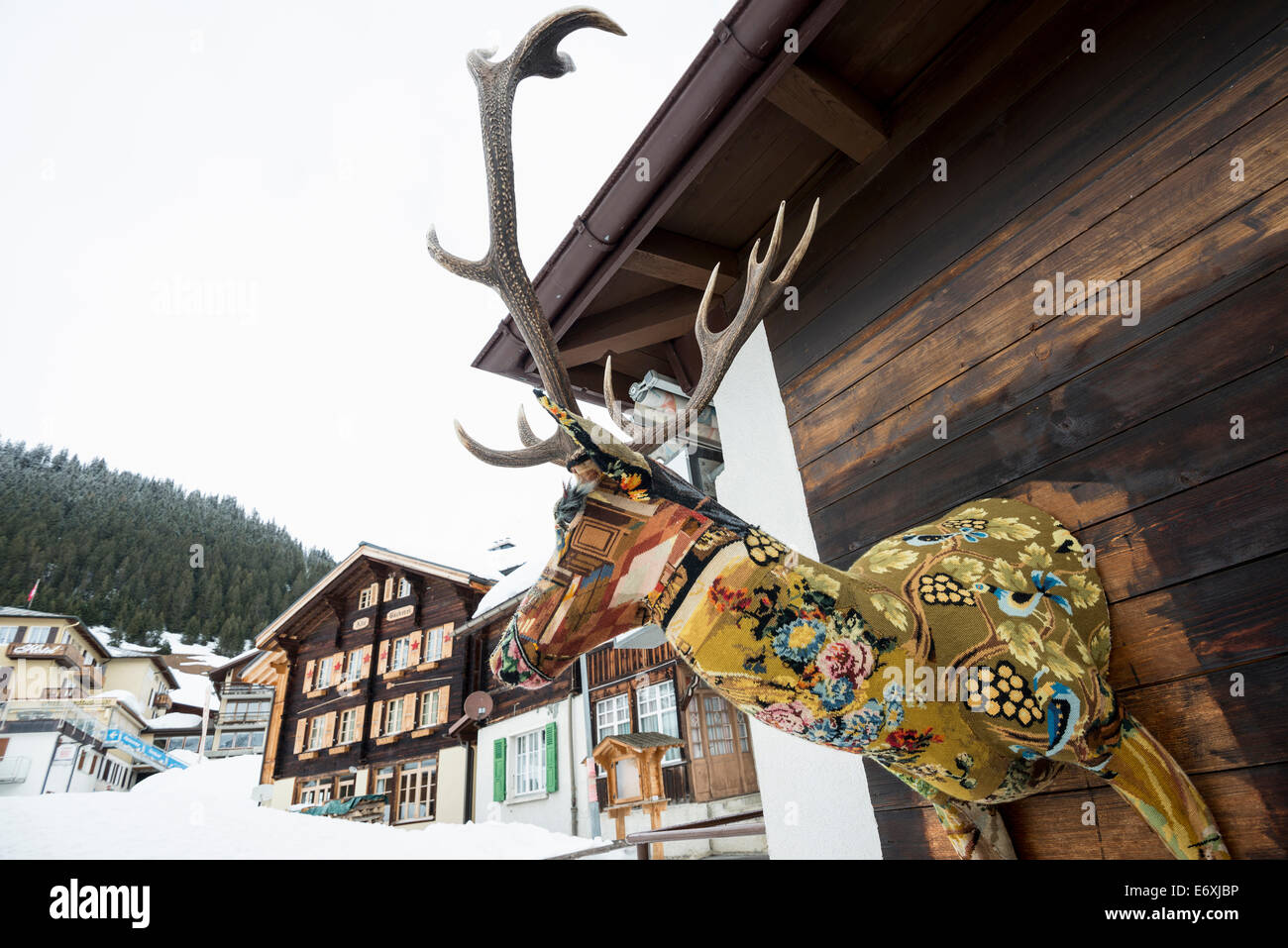 Fassade des Hauses mit Hirsch, Muerren, Kanton Bern, Schweiz Stockfoto