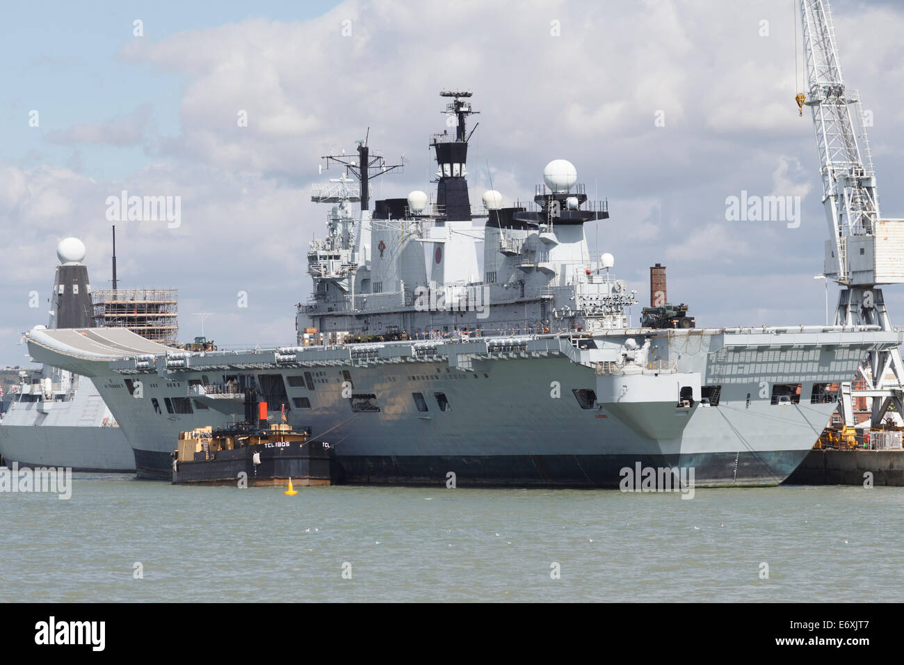 Flugzeugträger HMS illustre unbesiegbar Klasse RO6 Portsmouth uk gb Stockfoto