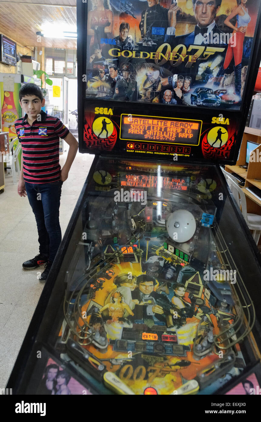 Flipper GoldenEye im arabischen Viertel in Jerusalem, Israel Stockfoto