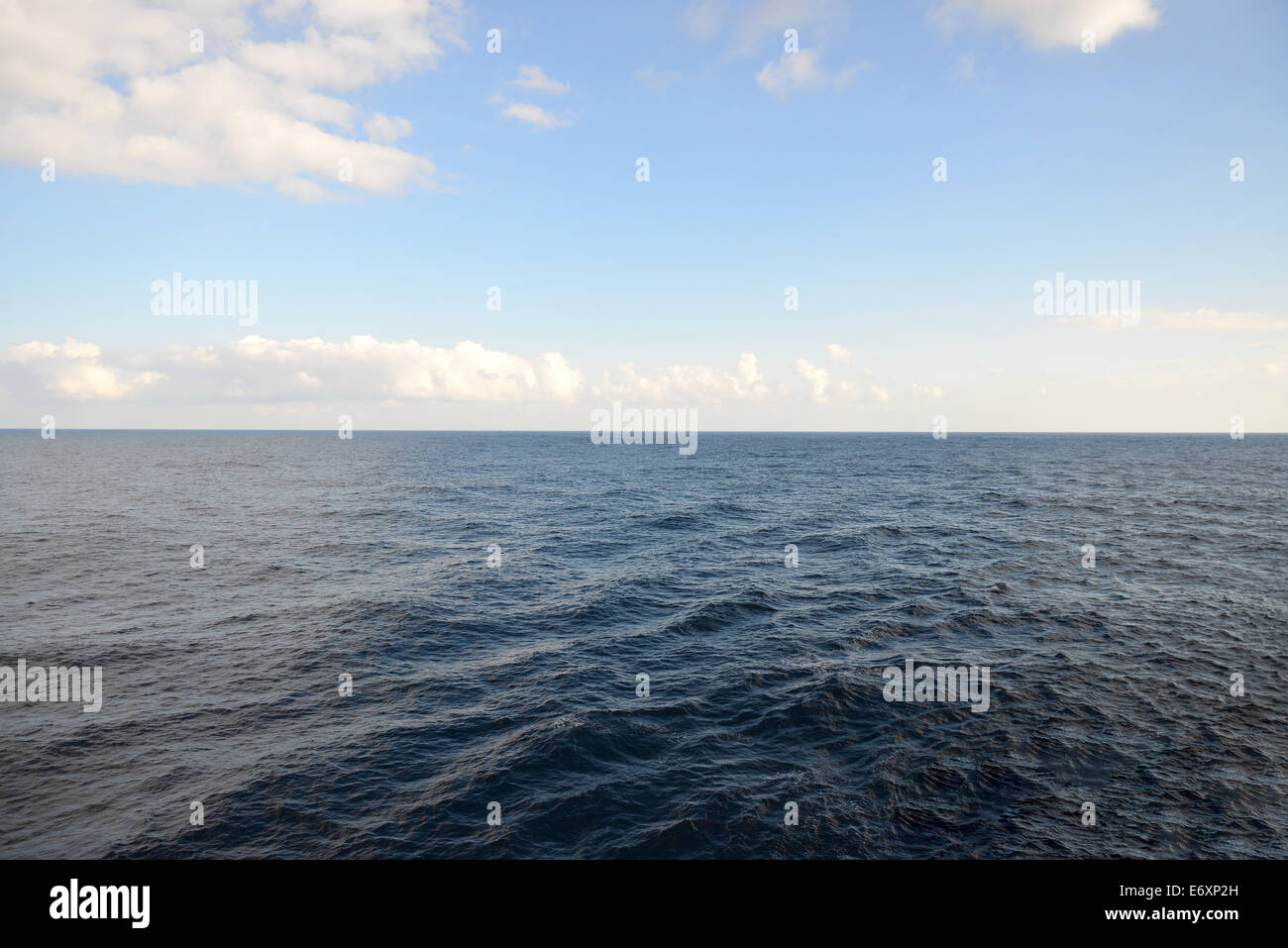Blick auf Meer von Cunard MS Queen Victoria (QV) Kreuzfahrtschiff, Golf von Biscaya, Atlantik, Europa Stockfoto