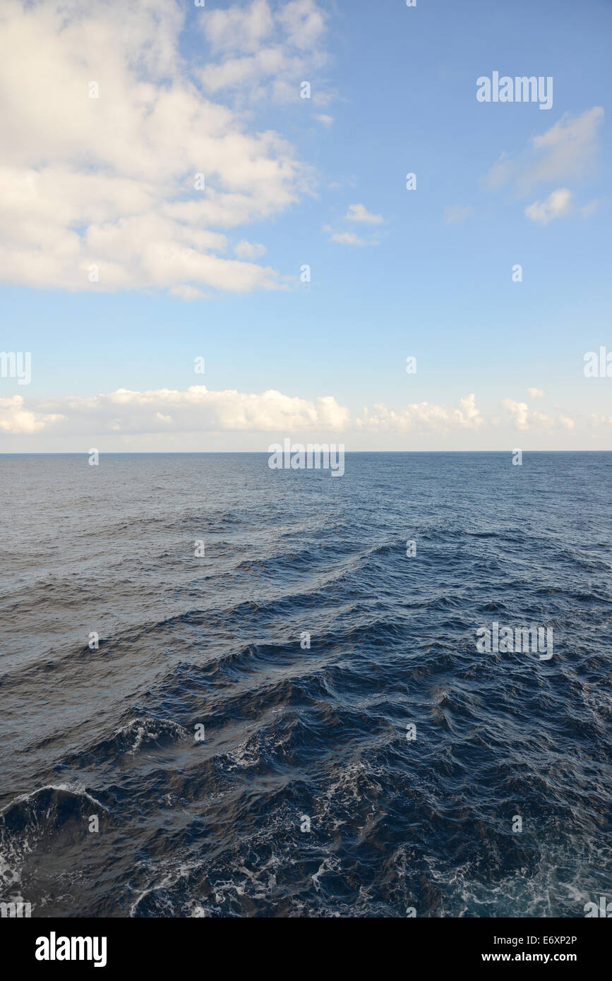Blick auf Meer von Cunard MS Queen Victoria (QV) Kreuzfahrtschiff, Golf von Biscaya, Atlantik, Europa Stockfoto