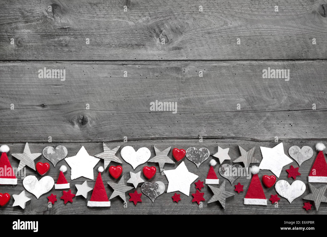 Weihnachten Dekoration Grenze auf grauem Hintergrund aus Holz Stockfoto