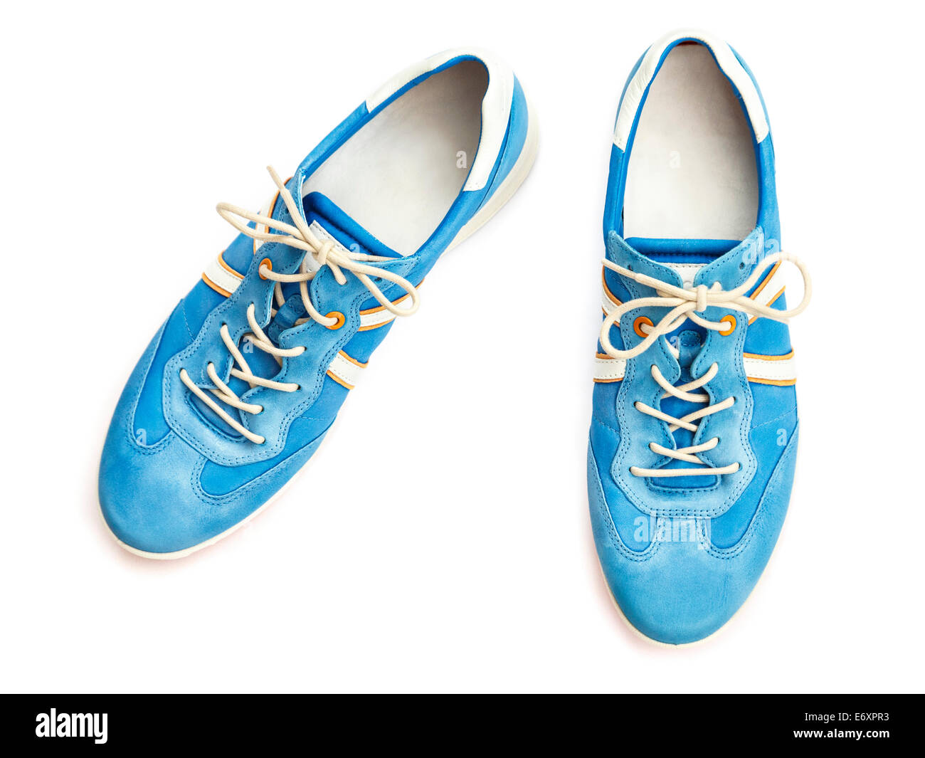 Ein paar neue blaue Damen Schnürschuhe Trainer style casual Schuhe sneakers  Cut-out und auf einem weißen Hintergrund von oben gesehen isoliert.  Großbritannien Stockfotografie - Alamy