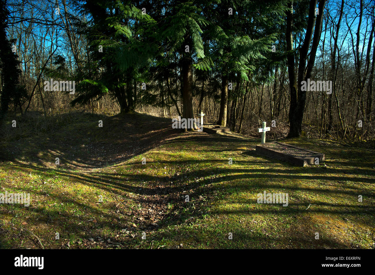 Verdun WW1 Battlefield Site, Verdun-Sur-Meuse, Frankreich. März 2014 die Gräber von zwei unbekannten französischen Soldaten begraben wo sie Fe Stockfoto
