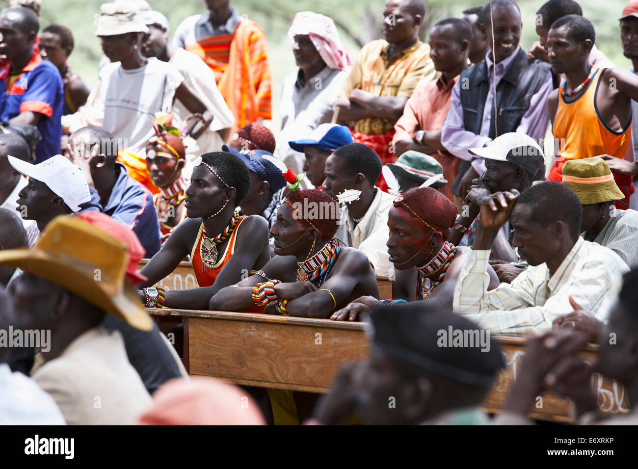 Treffen mehrere Stammes-Anwohner, Baragoi, Grafschaft Samburu, Kenia Stockfoto