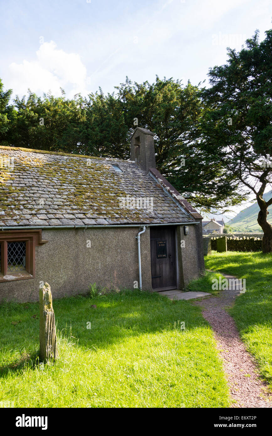 Die Kirche von St. Olaf, Wasdale Head, Nationalpark Lake District, Cumbria, England, UK. Stockfoto