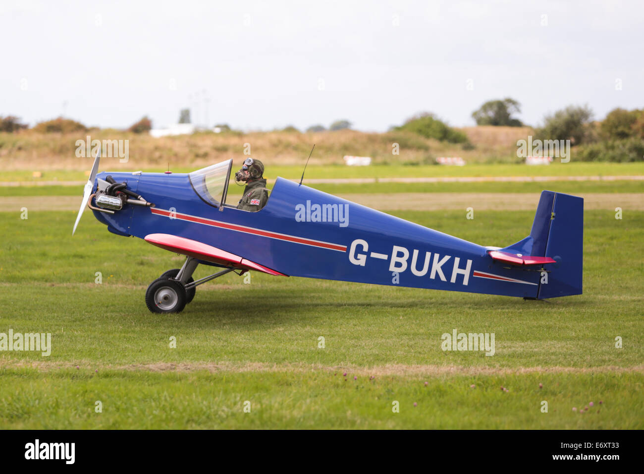 The Tiger Club Turbulent Team - Druine D31 Turbulent x 4 Performing Aerobatic Show auf der Shoreham Airshow 2014, Shoreham Airport, East Sussex, Großbritannien Stockfoto