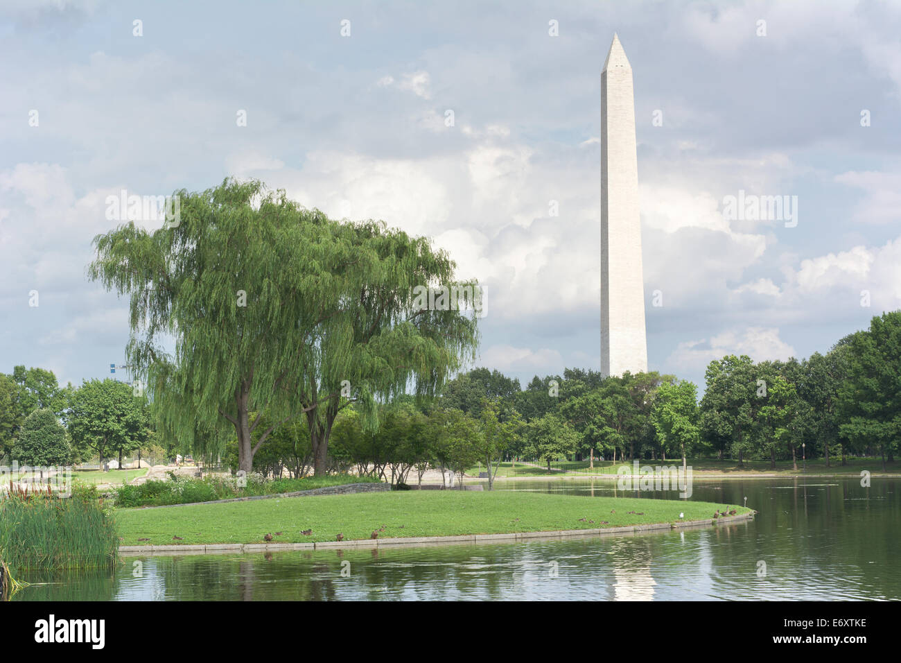 Washington Monument mit der Verfassung Garten-Teich Stockfoto