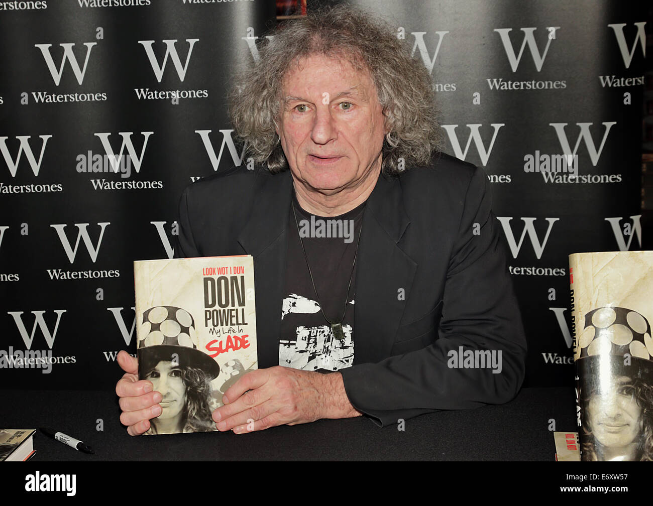 Don Powell von Slade unterschreibt Exemplare seines neuen Buches "Look Wot I Dun" bei Liverpool Waterstones Featuring: Don Powell Where: Liverpool, Vereinigtes Königreich bei: 27. Februar 2014 Stockfoto