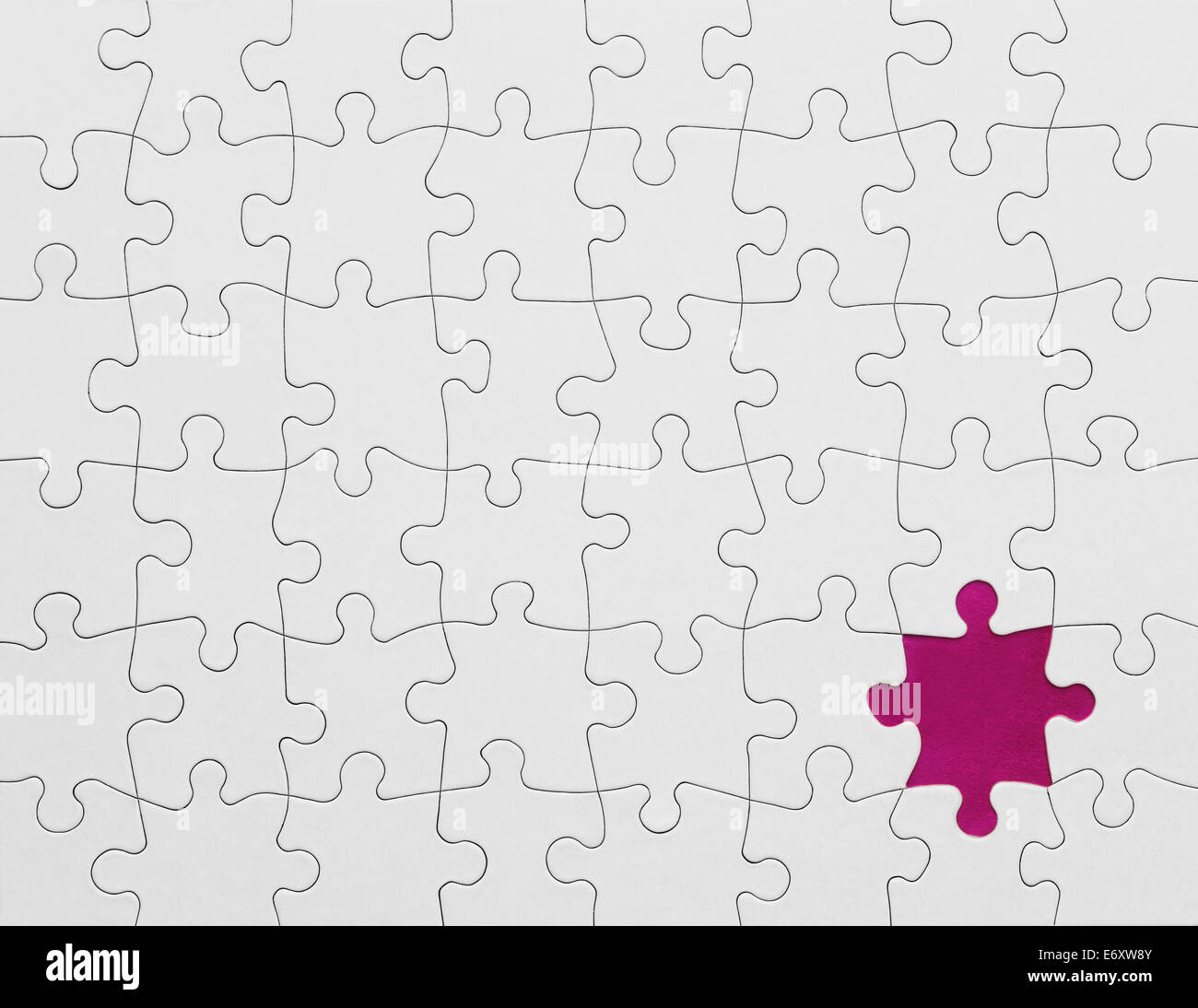 Leeres Puzzle mit fehlende Stück in Pink. Stockfoto