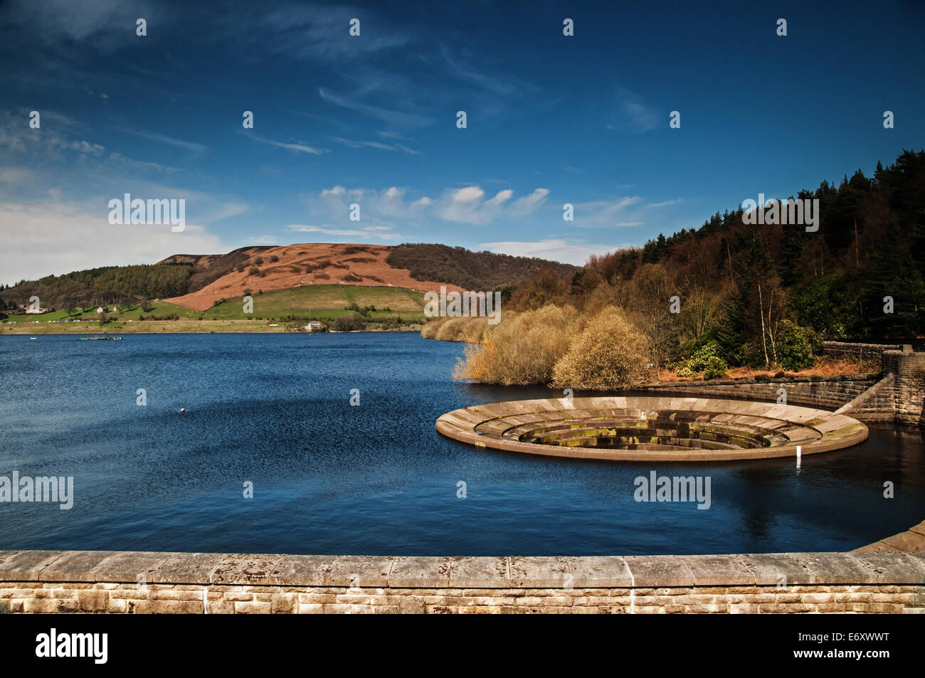 Himmel über dem reservoir Stockfoto