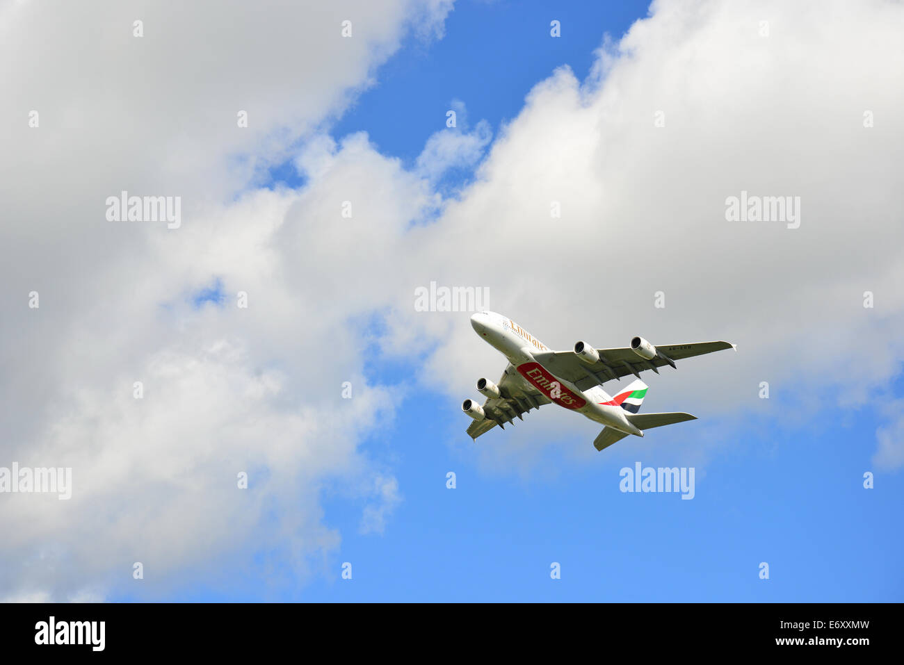 Emirates Airlines Airbus A380 abheben von Heathrow Airport, Hounslow, Greater London, England, Vereinigtes Königreich Stockfoto