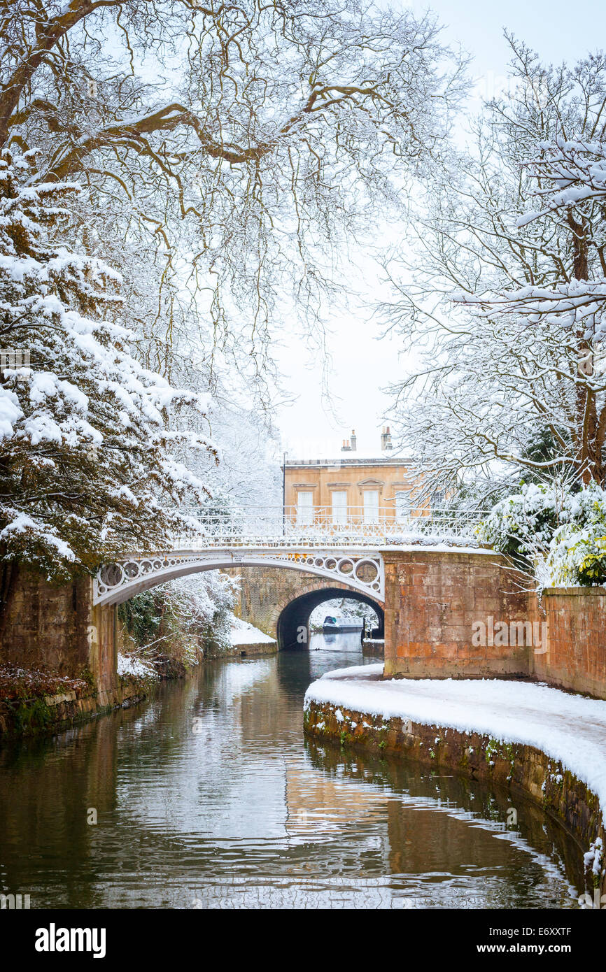 Winter-Blick von der Kennet und Avon Kanal in Sydney Gardens, Bath, England, UK Stockfoto