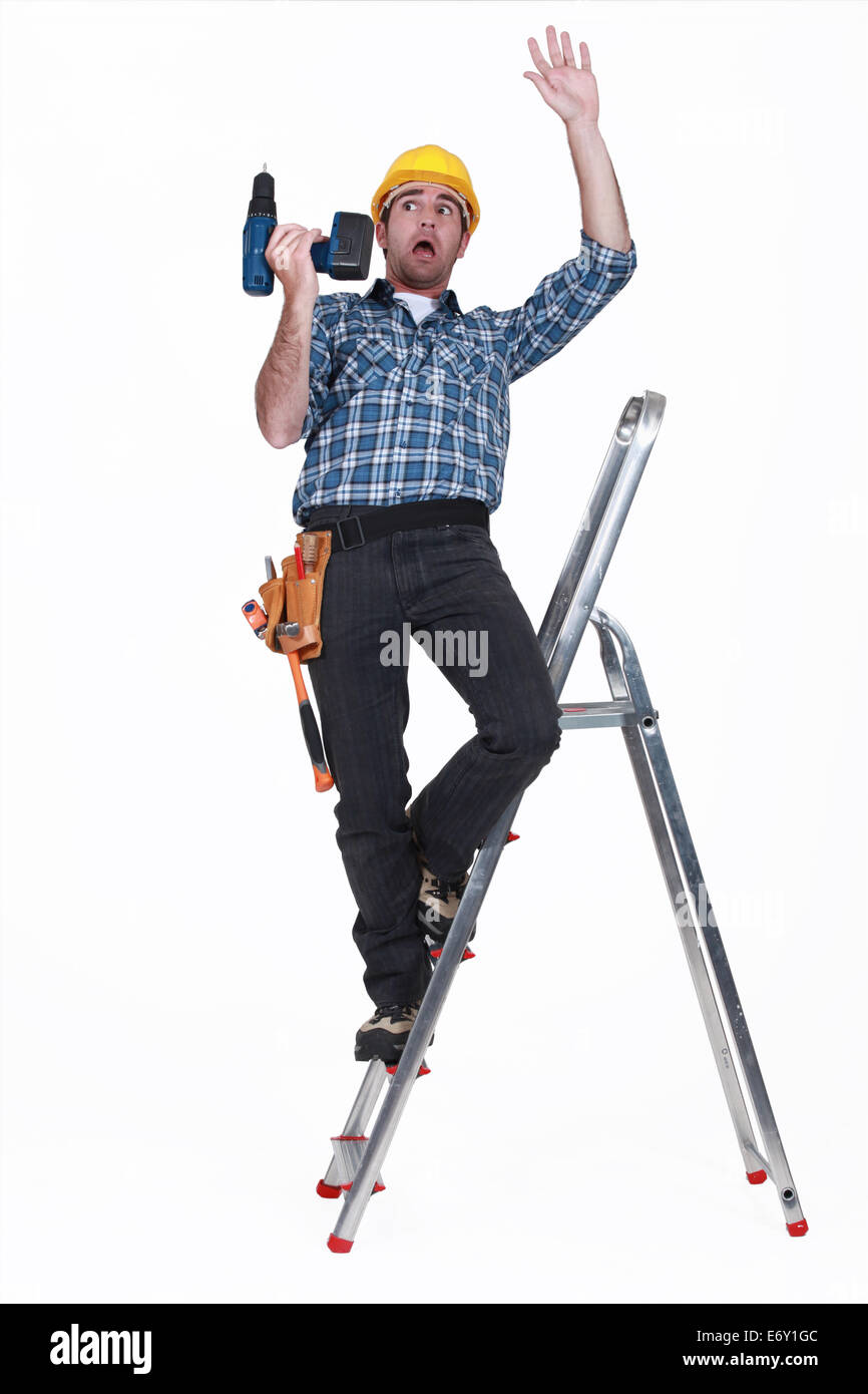 Handwerker, Sturz von einer Leiter Stockfoto
