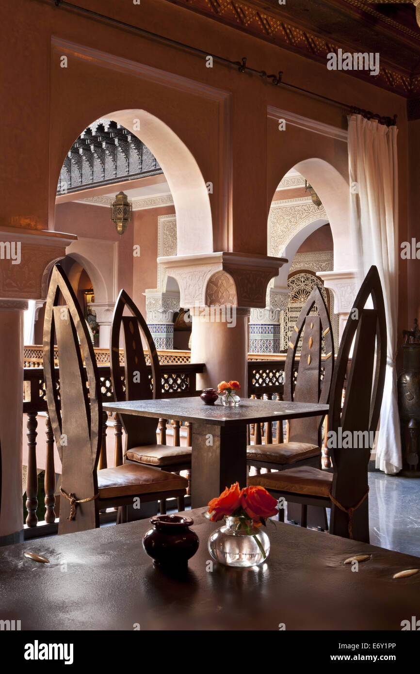 Sitzecke im Hof Sheherazade, La Sultana Marrakech, Marokko Stockfoto