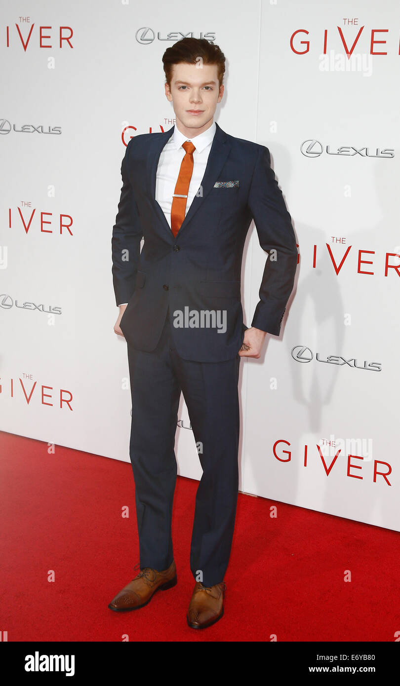 Schauspieler Cameron Monaghan besucht die Premiere von "The Giver" im Ziegfeld Theatre am 11. August 2014 in New York City. Stockfoto