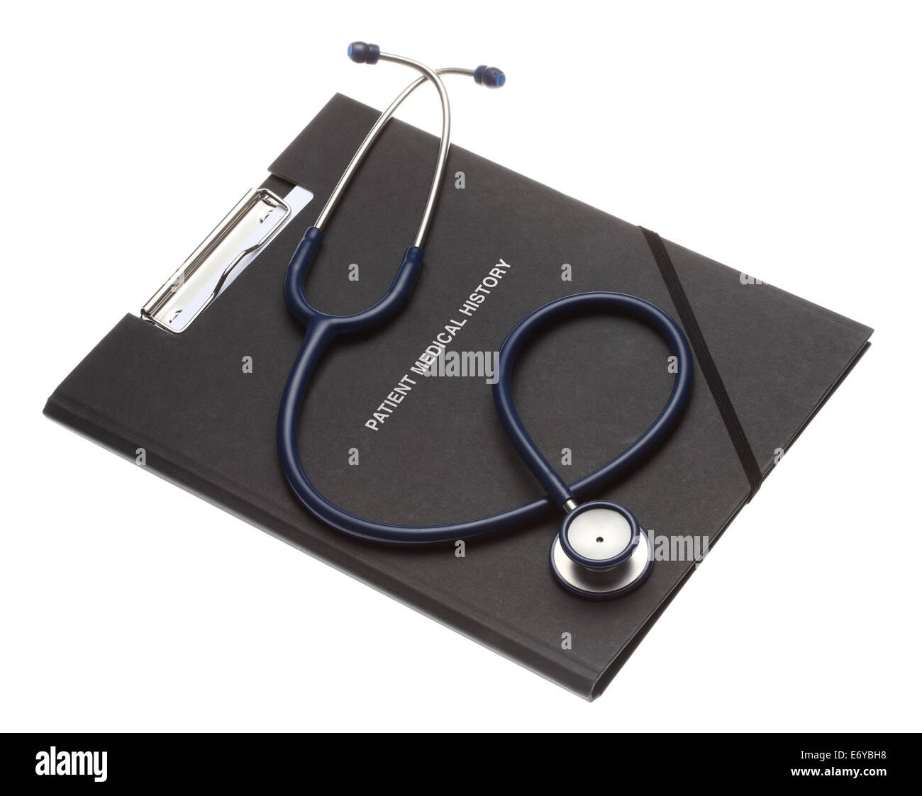 medizinische Anamnese Datei und Stethoskop auf weißem Hintergrund Stockfoto