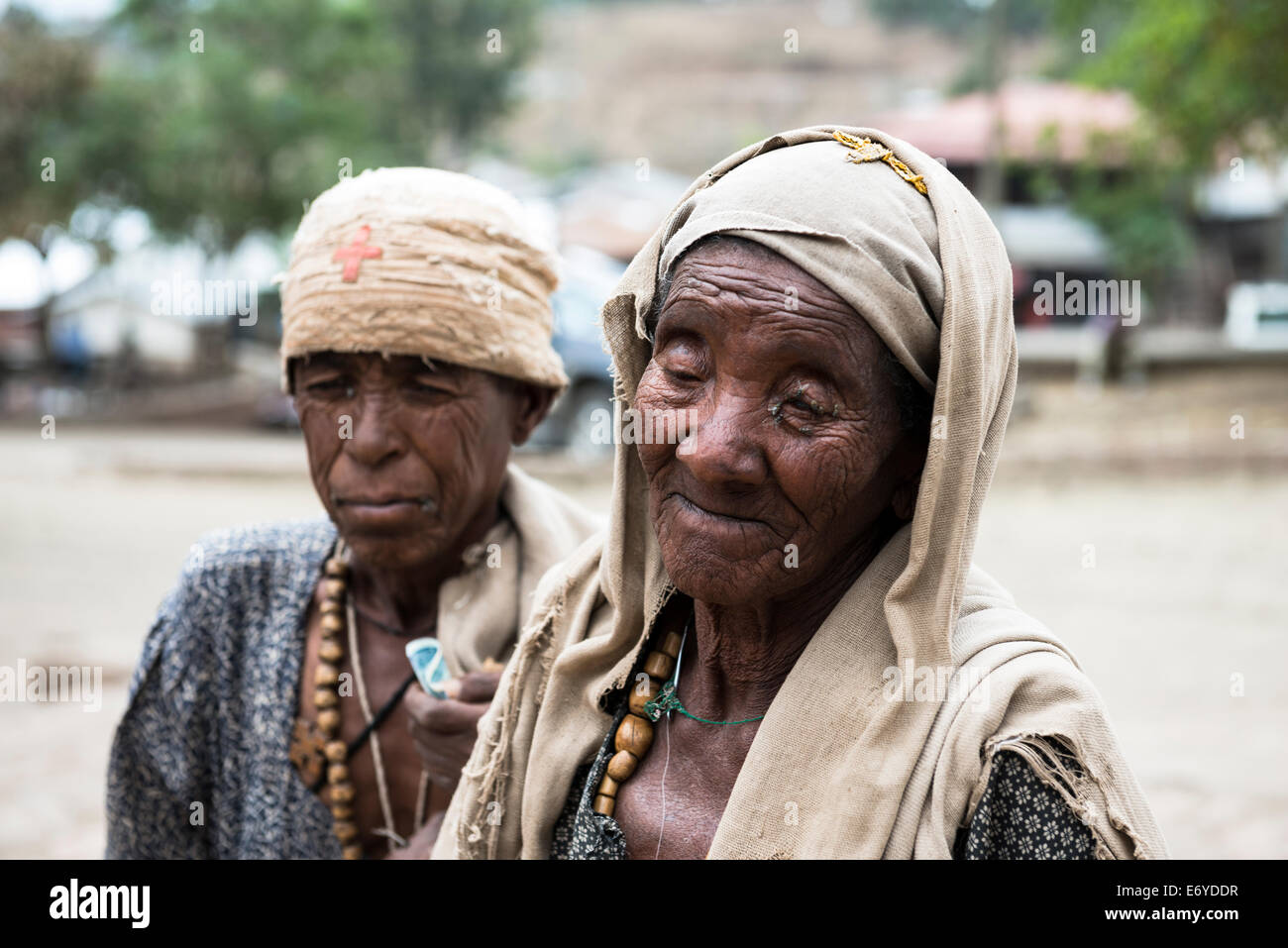 Sehr arme Pilger in Lalibela, Äthiopien. Stockfoto