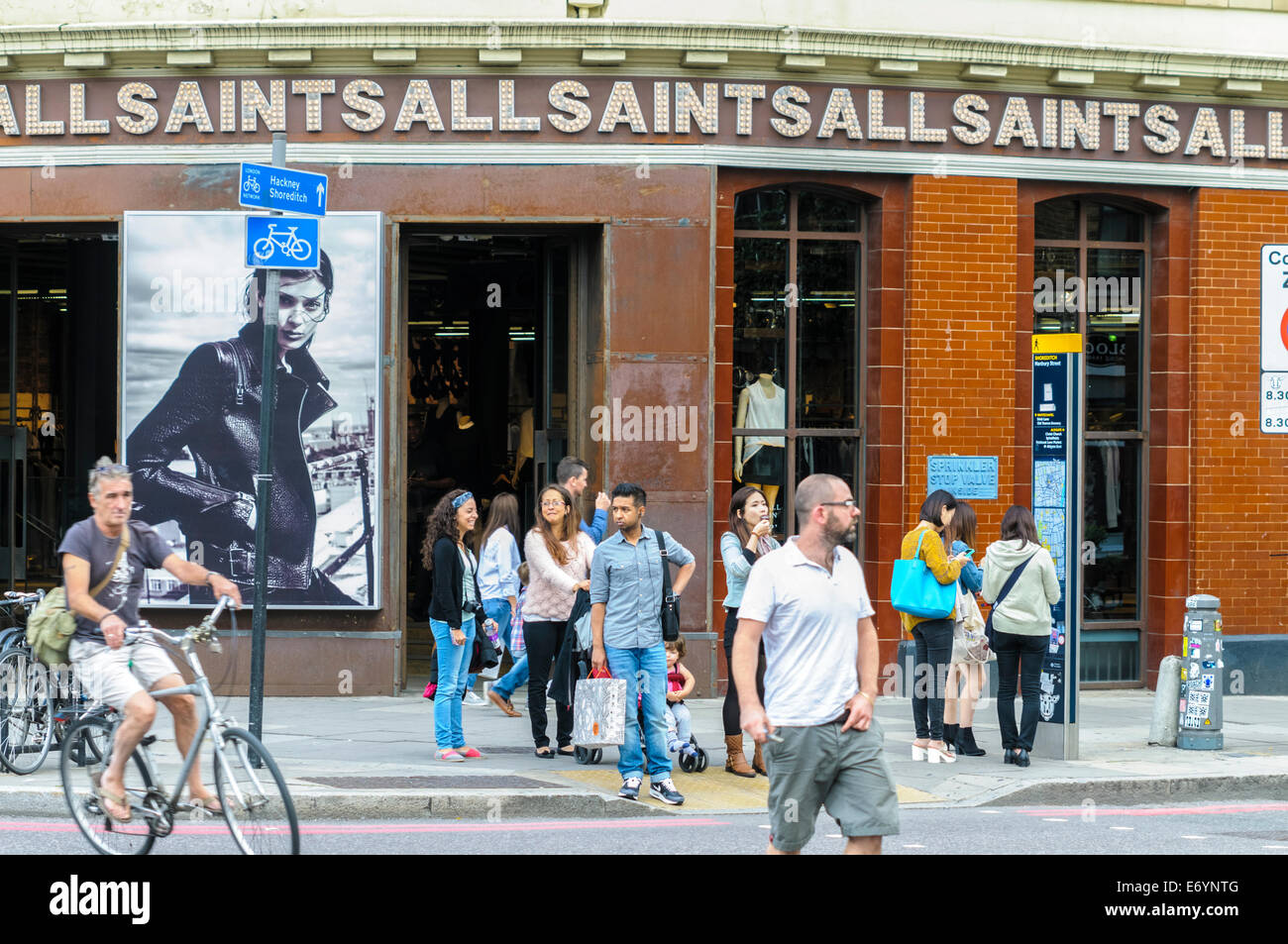 Außenansicht der All Saints-Kleidung Shop, Spitafields, London, UK Stockfoto