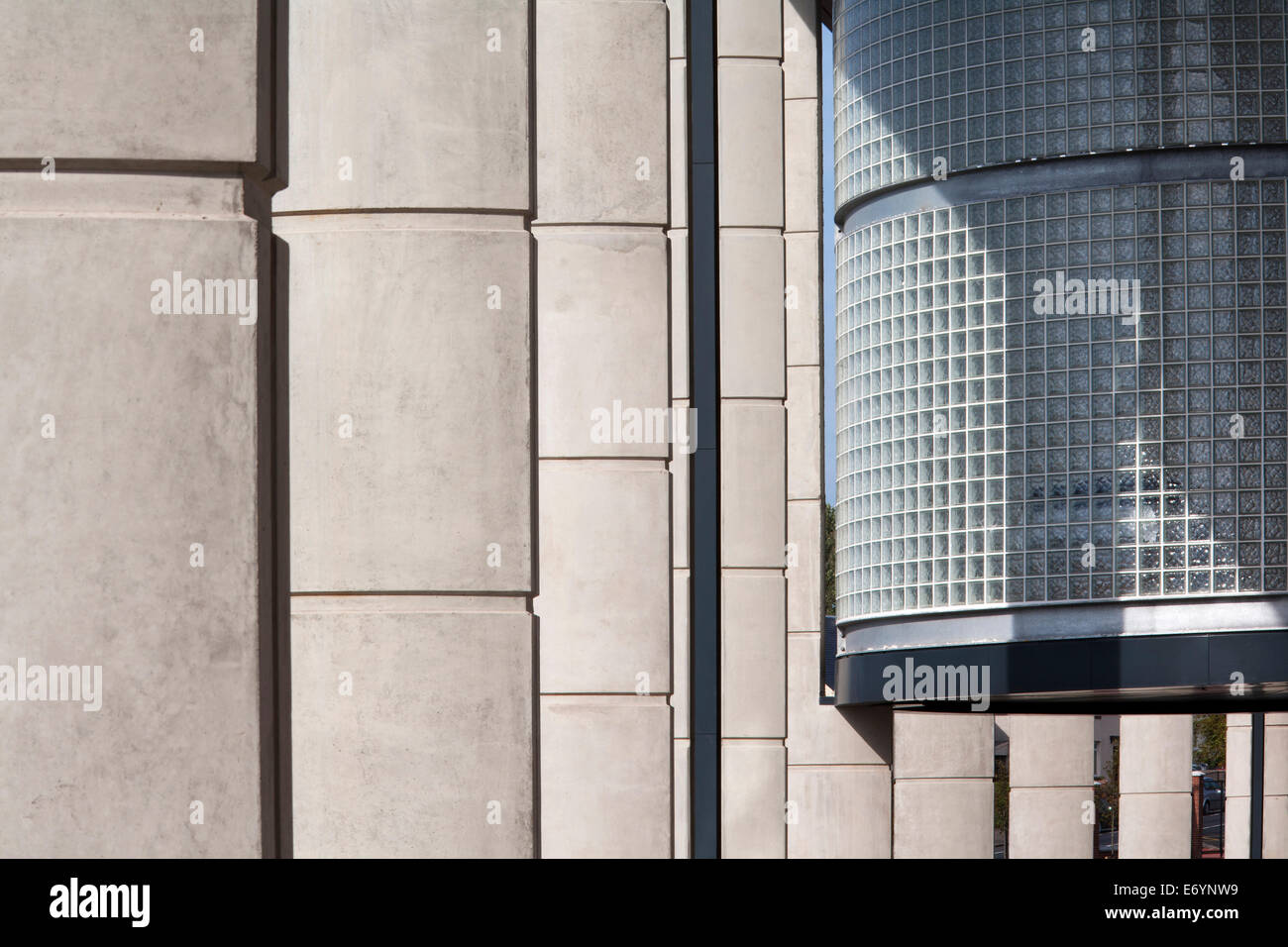 Glas-Ziegel und Stein Fassade von Notre Dame High School, Greenock, Inverclyde, Scotland, UK. Stockfoto