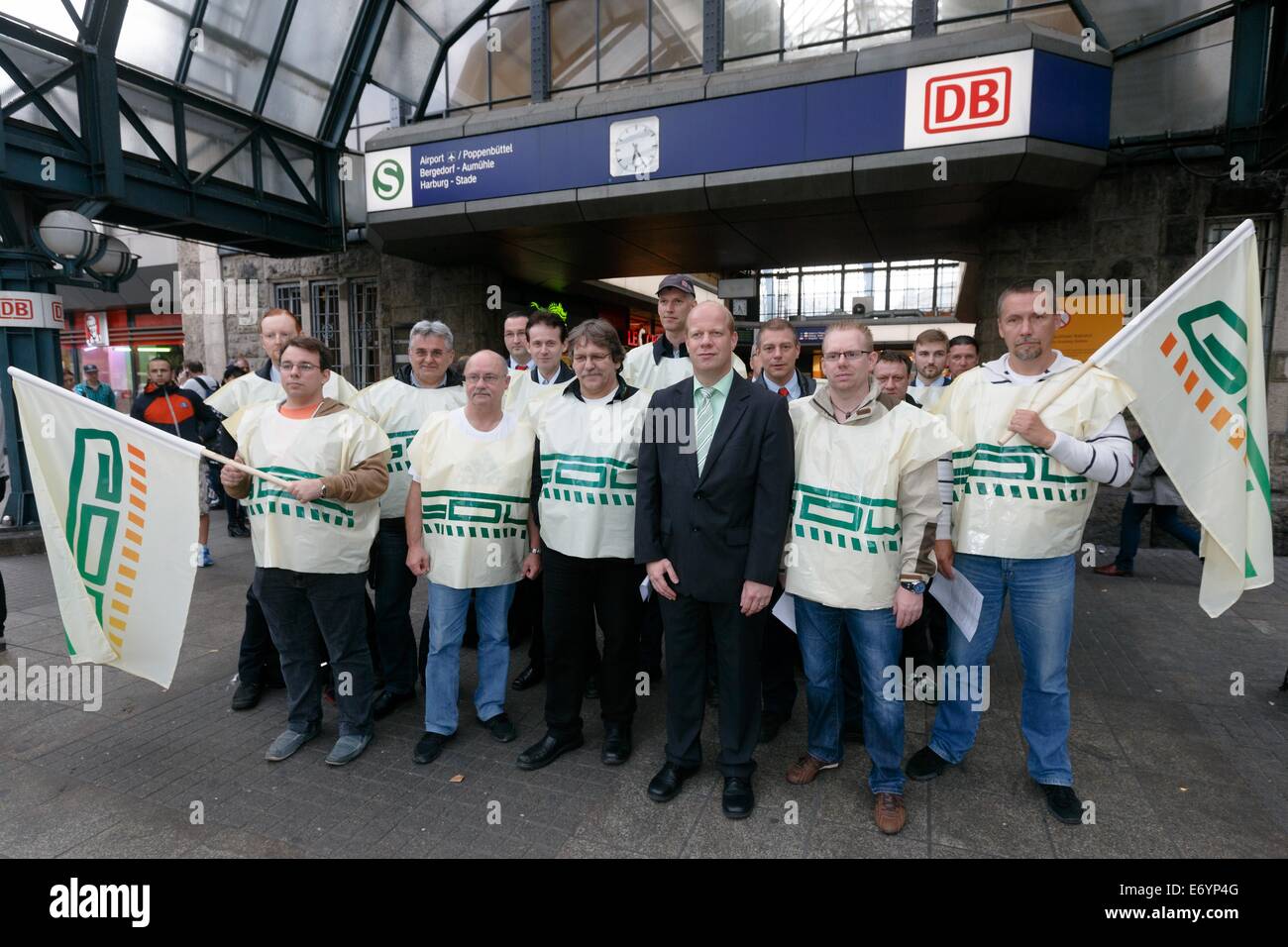 Hamburg Deutschland 01 Sep 2014 Mitglieder Der Union Deutsch Trainieren Treiber Gdl Und Ihre Stellvertreter Lutz Schreiber C Sind In Den Streik Am Hauptbahnhof In Hamburg Deutschland 1 September 2014 Union Der