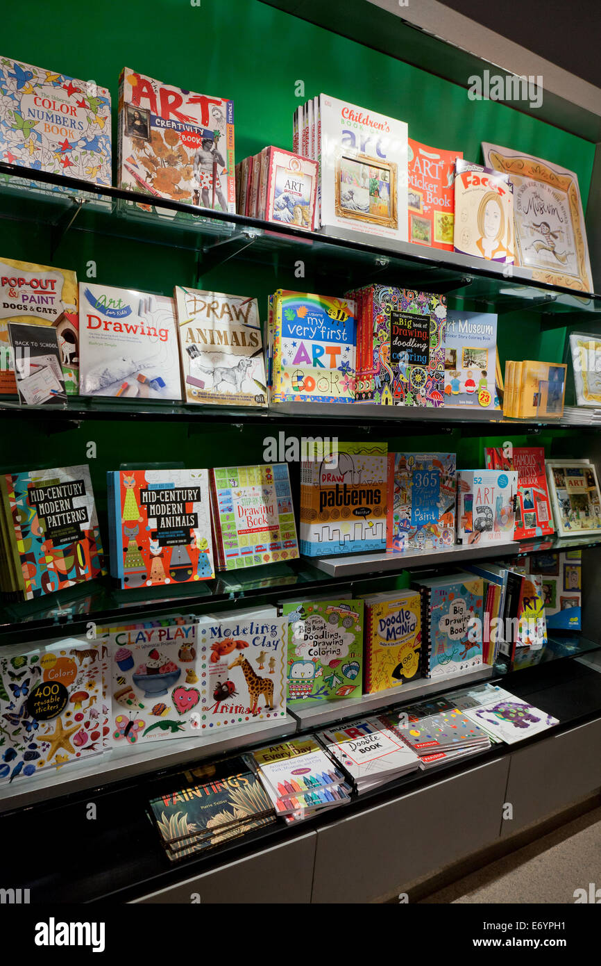 Kinder Kunstbücher auf Regal - USA Stockfoto