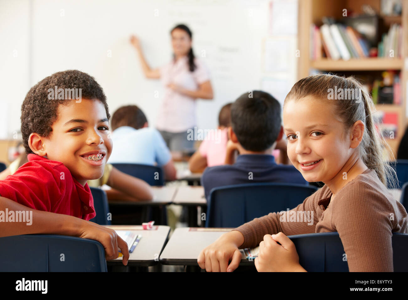 Lehrer und Schüler in der Klasse Stockfoto
