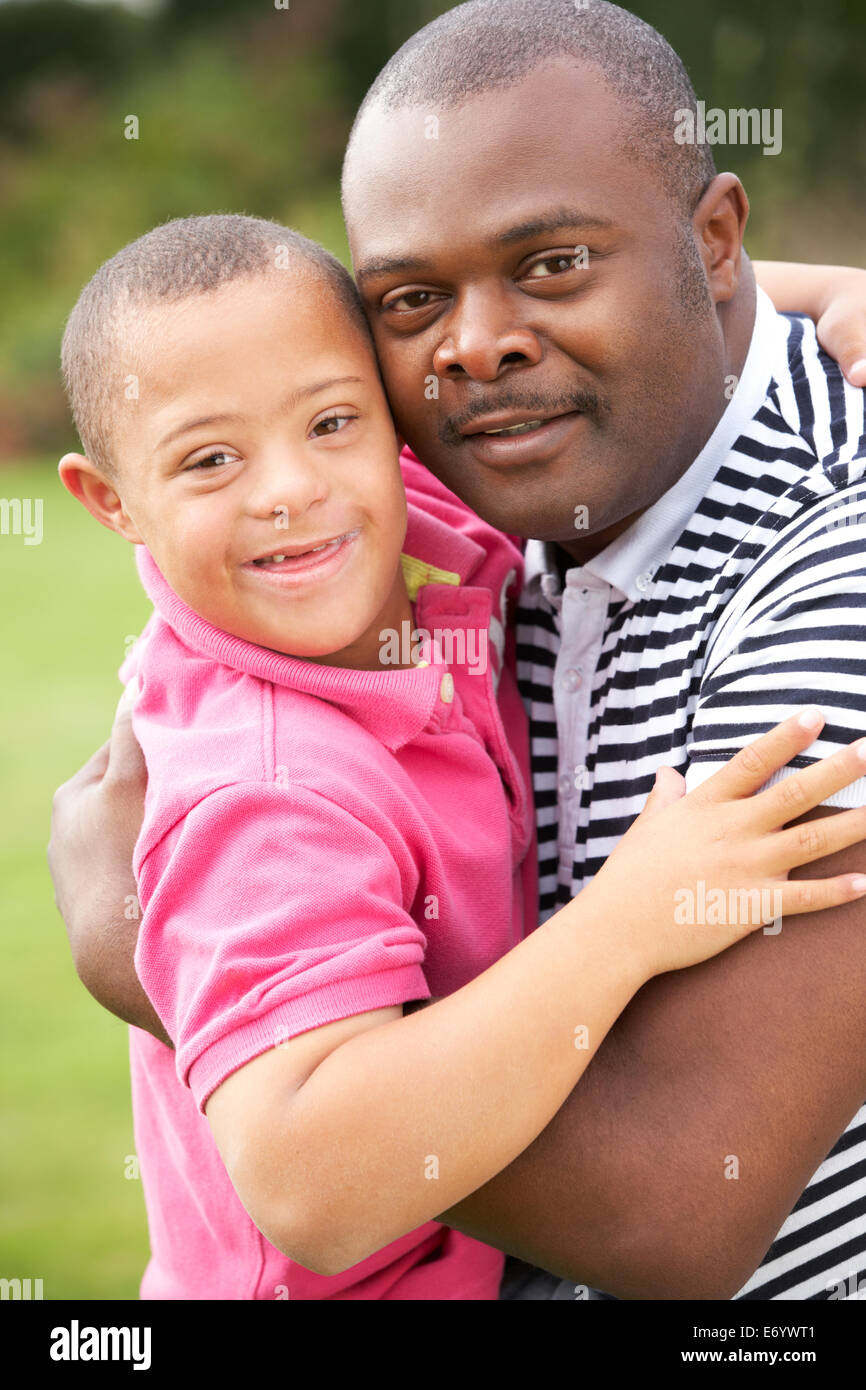 Vater mit Down-Syndrom-Sohn Stockfoto