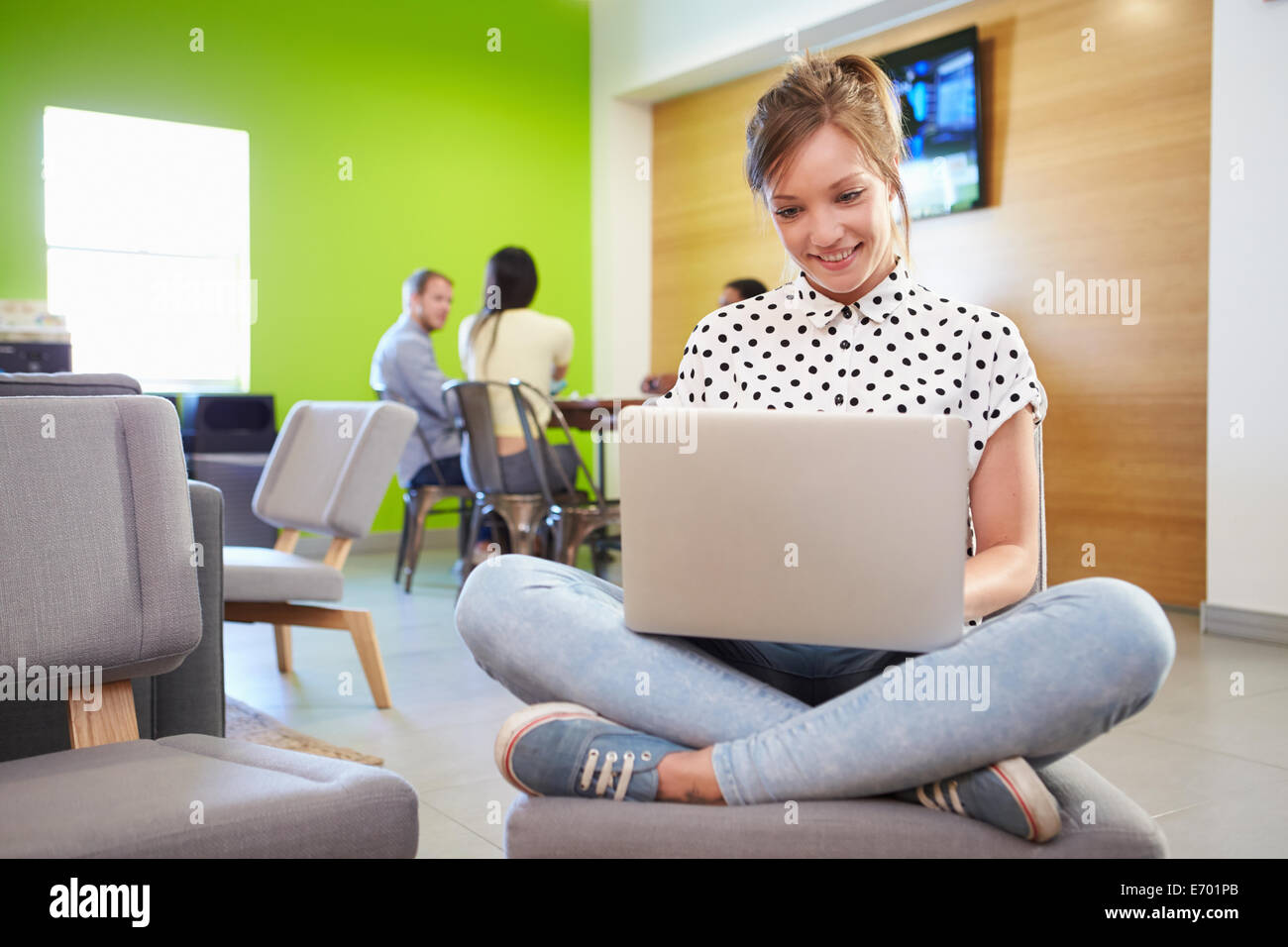 Frau eine Pause im Design-Studio Stockfoto