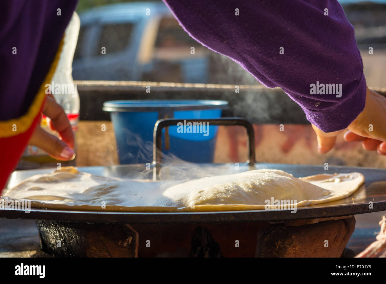 Asiatische Pankaces Kochen in einen thailändischen Markt Tag. Stockfoto