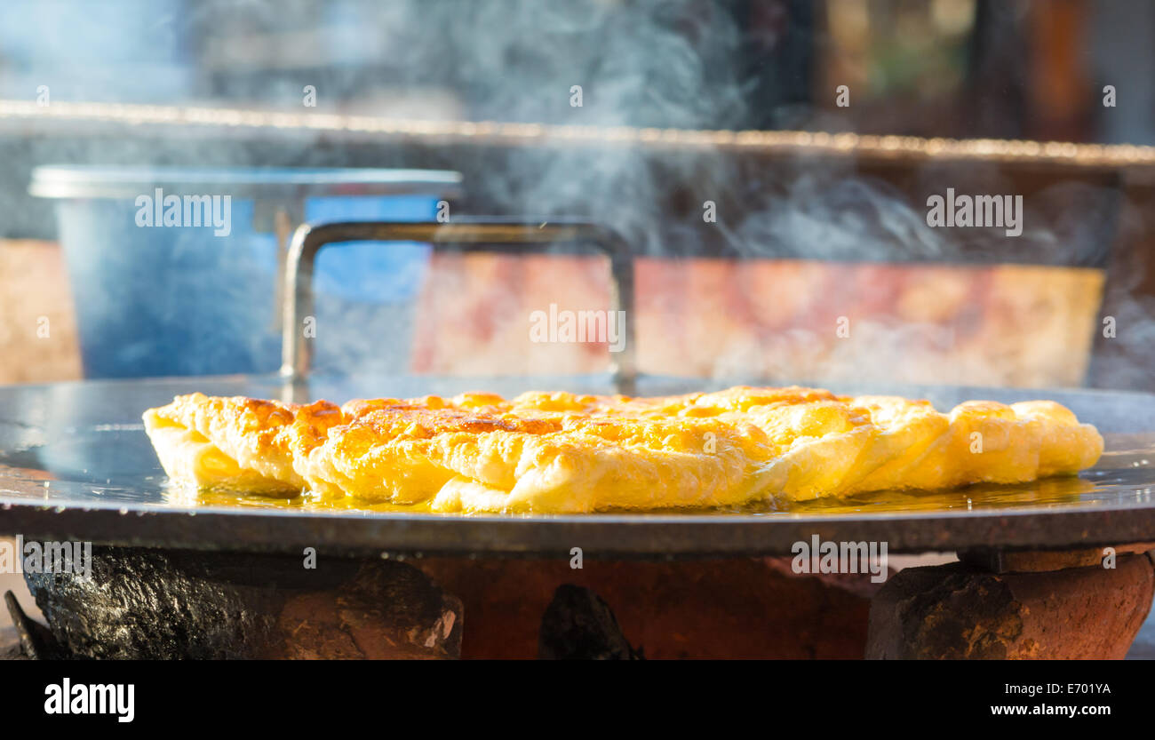 Asiatische Pankaces Kochen in einen thailändischen Markt Tag. Stockfoto