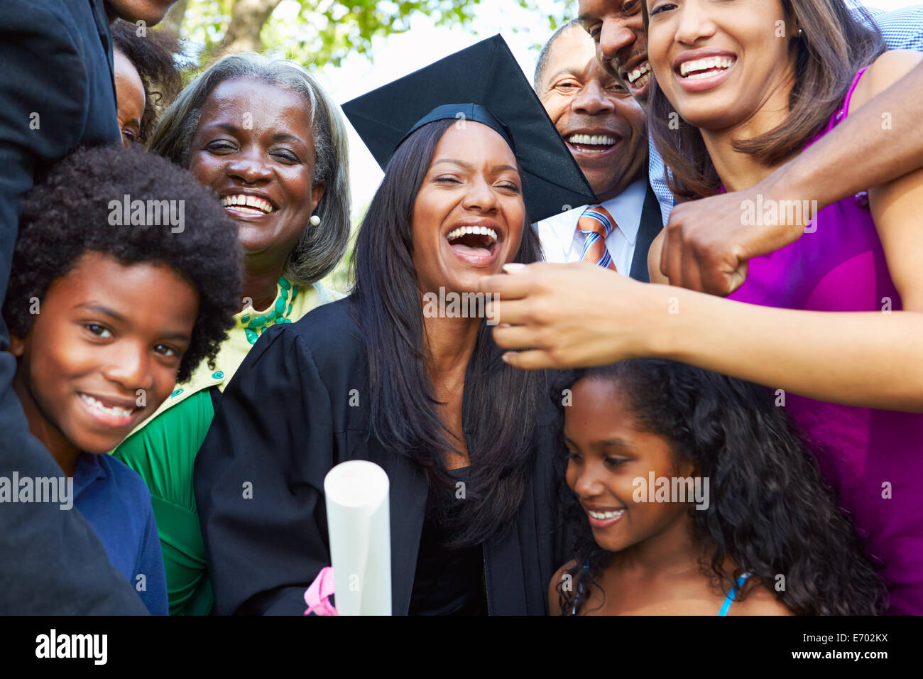 Afroamerikanische Studenten feiert Abschluss Stockfoto