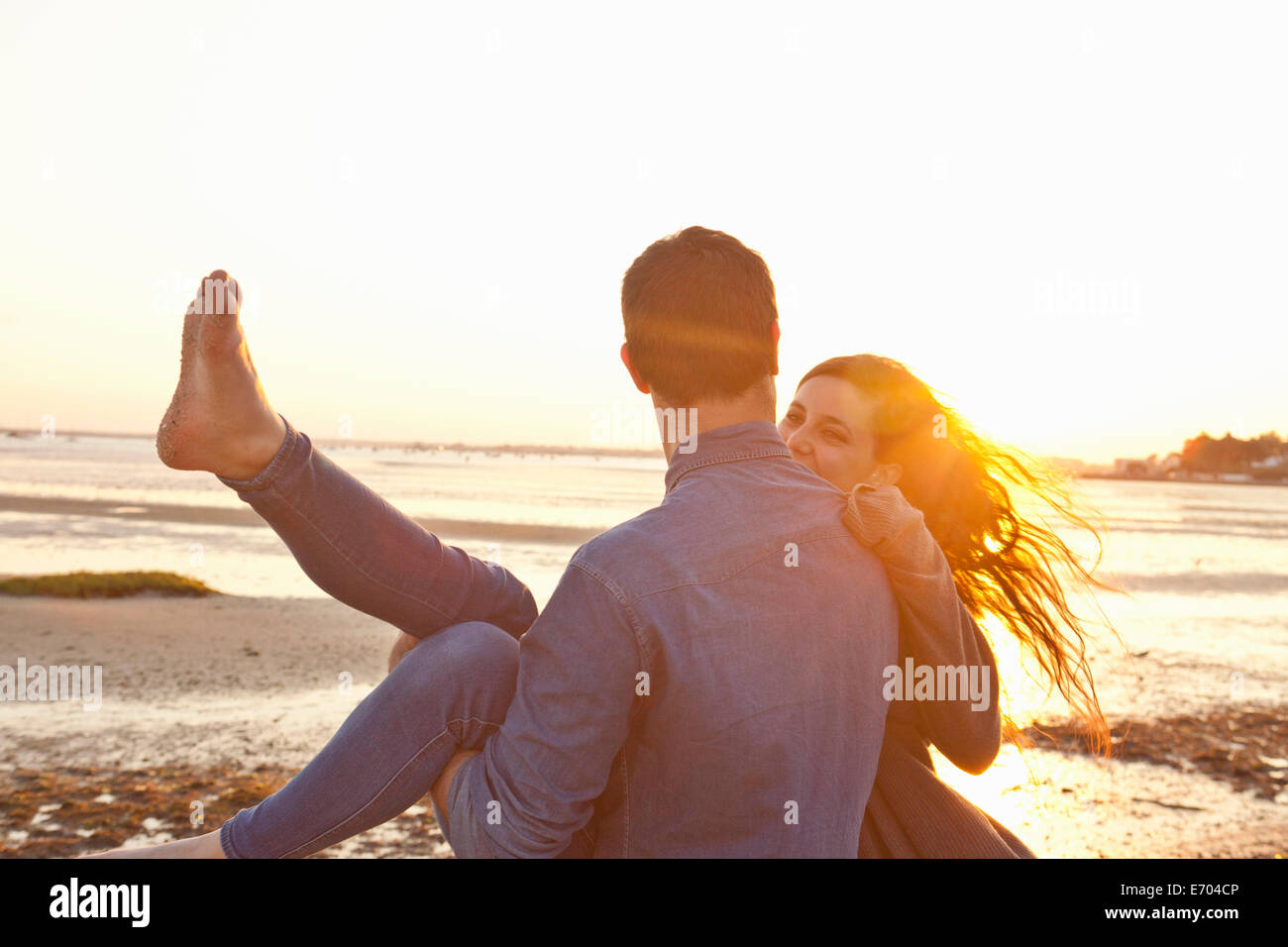 Paare, die Spaß am Strand Stockfoto