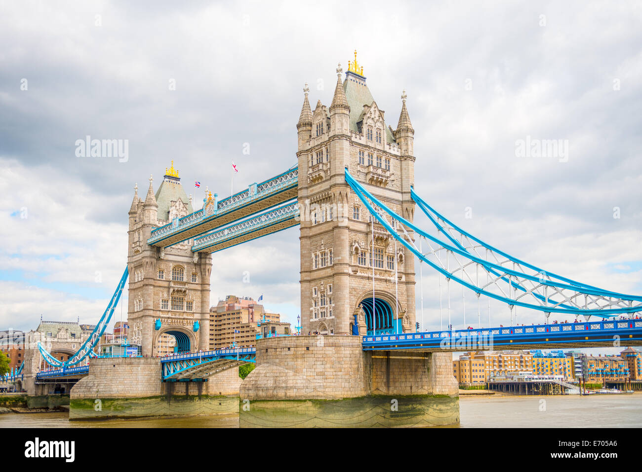 London Tower Bridge über die Themse. Es ist ein Wahrzeichen von London, Vereinigtes Königreich.  Mit Nikon-D800E geschossen. Stockfoto