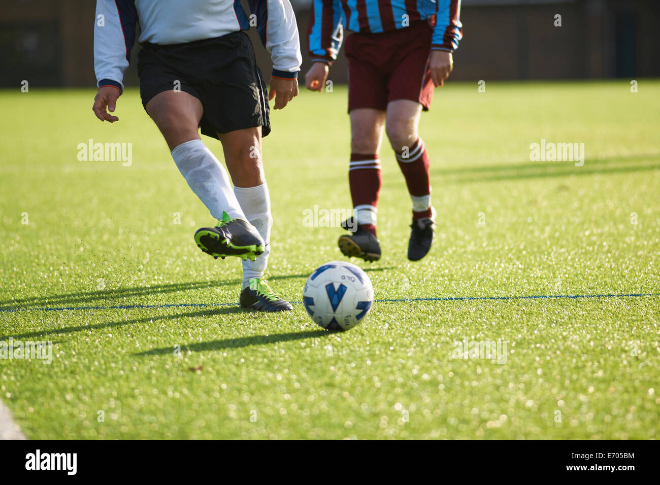 Fußball-Spieler im Spiel Stockfoto