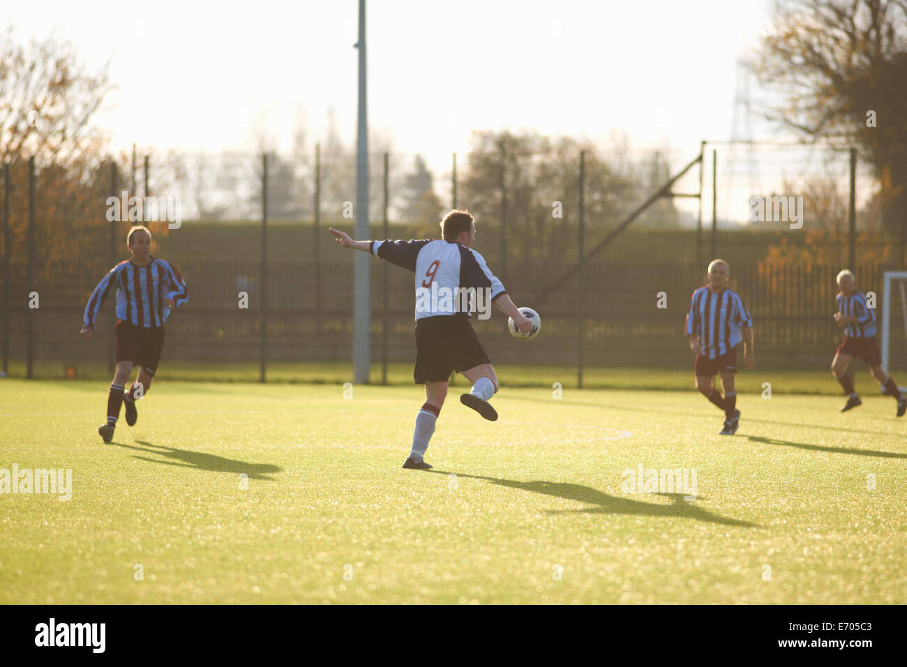Fußball Spieler munter Stockfoto