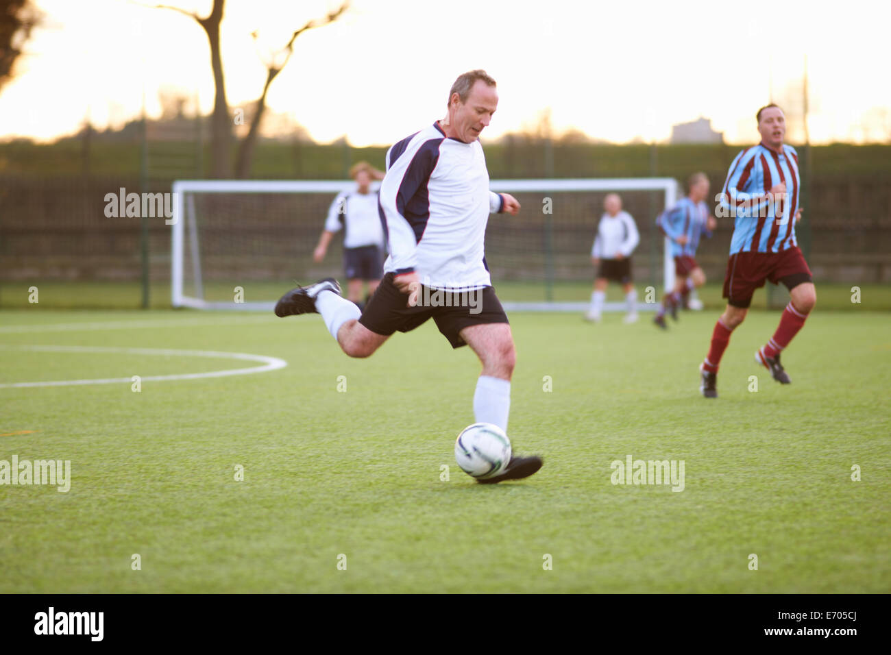 Fußball Spieler munter Stockfoto