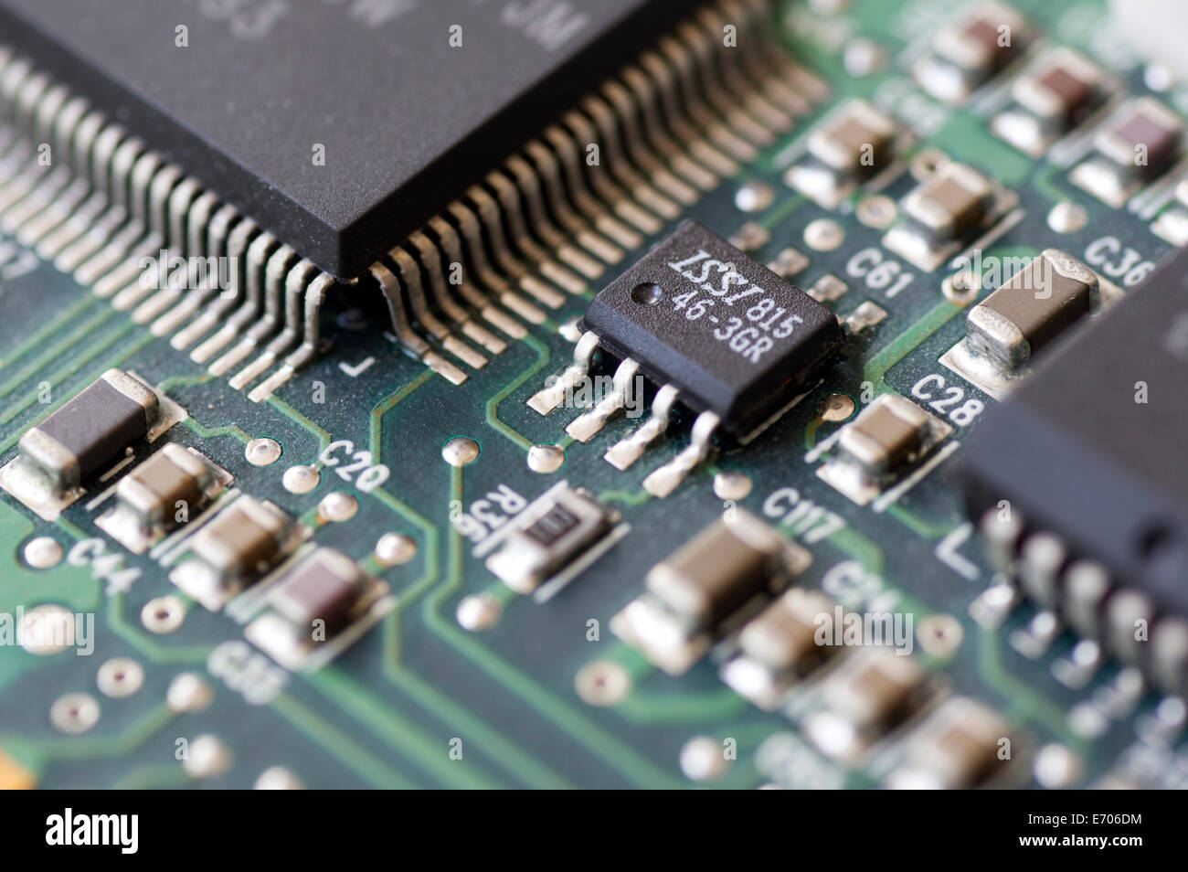 Nahaufnahme von einer Leiterplatte mit Komponenten wie integrierte  Schaltkreise Stockfotografie - Alamy