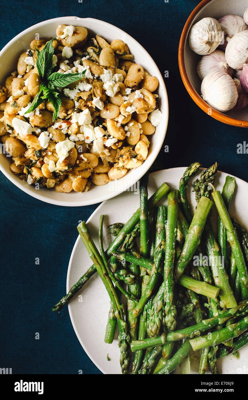 Beilagen mit Spargel Stockfoto