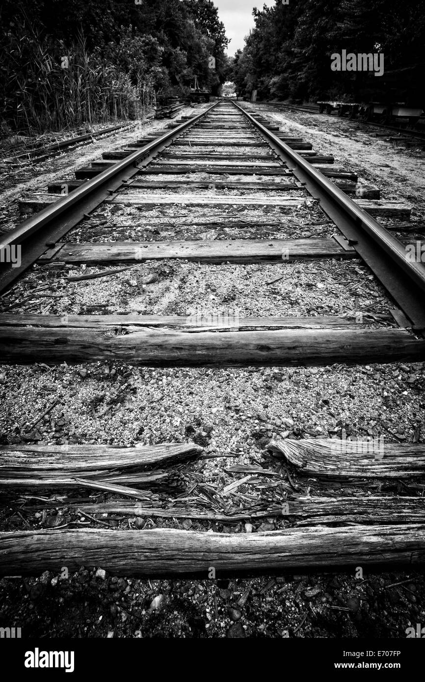 Alte abgenutzte Zug verfolgt und im Tal Connecticut River verbindet. Stockfoto