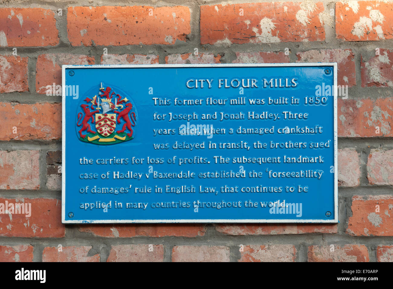 Informationstafel am Stadt Getreidemühlen, Gloucester, Gloucestershire, England, Vereinigtes Königreich. Stockfoto