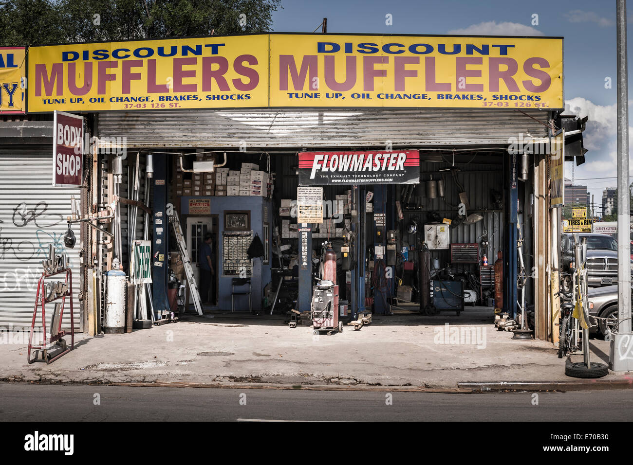 The Body Shop, einer der vielen kleinen Unternehmen, die 126th Street in Queens, New York - USA säumen. Stockfoto