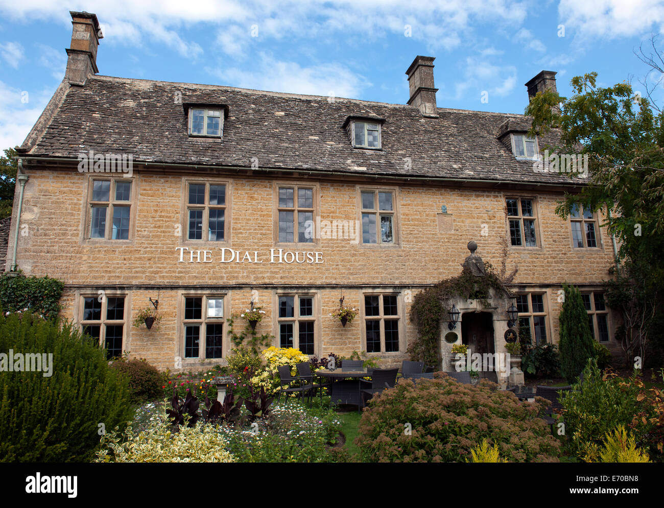 Das Dial House, High Street, Bourton auf dem Wasser, Gloucestershire, England, UK. Stockfoto